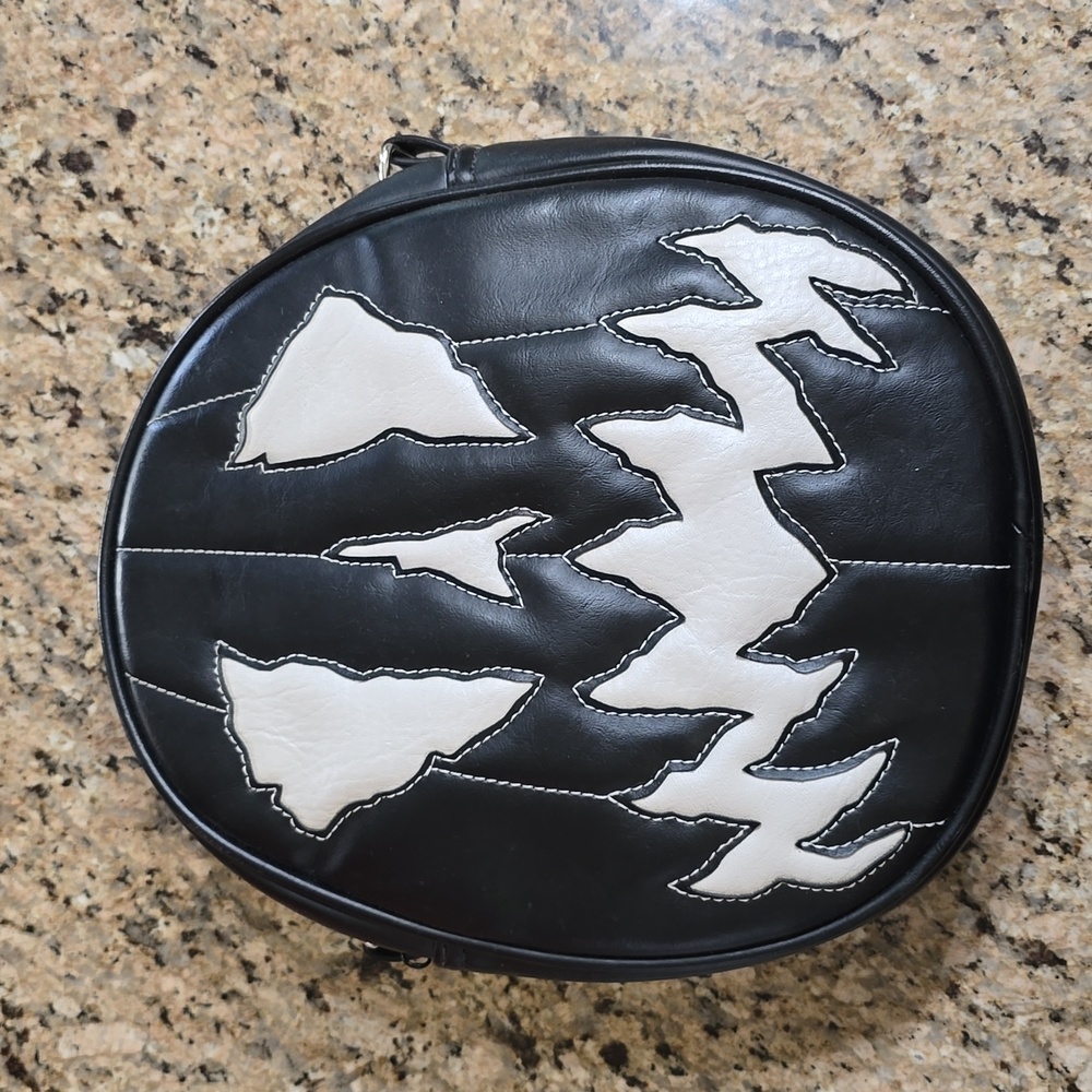 Love Pain & Stitches Scared Cat Crossbody